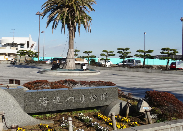 「海辺釣り公園駐⾞場」